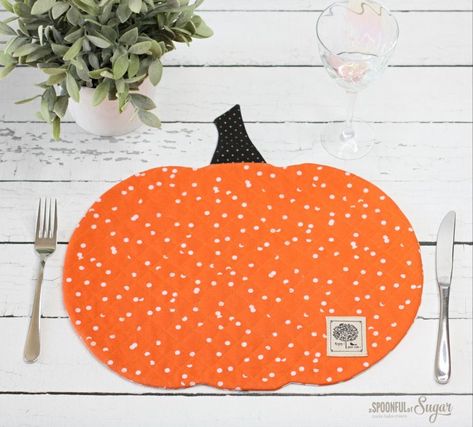 Pumpkin Placemats, Pumpkin Quilt Pattern, Fall Sewing Projects, A Spoonful Of Sugar, Hatch Pattern, Fall Sewing, Beginner Sewing Patterns, Quilt Sewing Patterns, Halloween Quilts