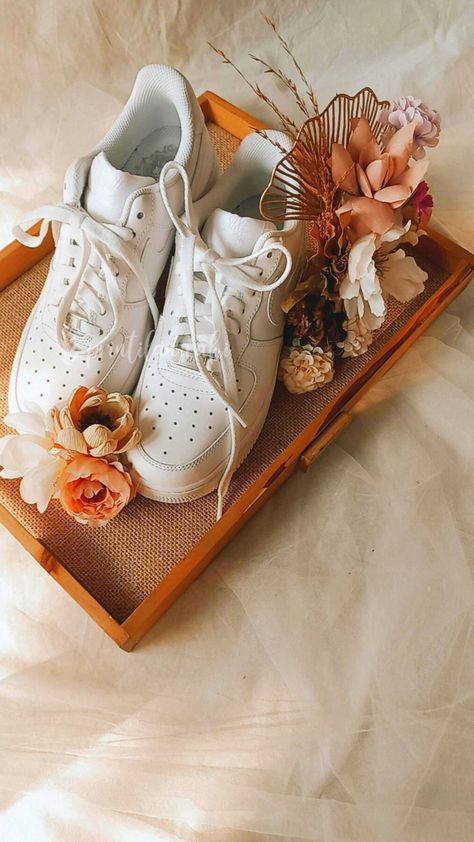 Shoe Packing Ideas, Hantaran Rustic, Dulang Hantaran Rustic, Seserahan Rustic, Idea Dulang Hantaran, Dulang Hantaran Ideas, Wedding Hantaran, Festive Hampers, Dulang Hantaran Kayu Pallet