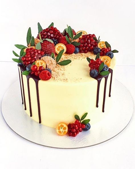 Fruit Cake Decoration, Cake Decoration Christmas, Fruit Topped Cake, Cake Decorated With Fruit, Fresh Fruit Cake, Just Cakes, Cake Icing, Holiday Cakes, Vk Com