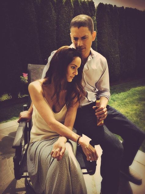 Michael and Sara reunion Scofield And Sara, Michael Scofield And Sara Tancredi, Sara And Michael, Prison Break 3, Sara Tancredi, Wentworth Miller Prison Break, Michael And Sara, Sarah Wayne Callies, Michael Scofield