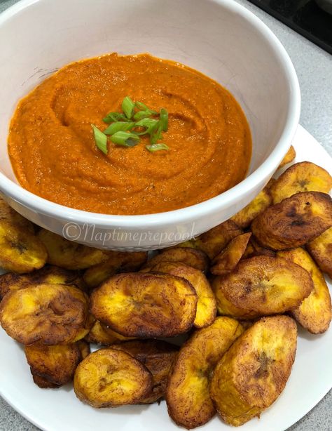 Ivory Coast Recipes, Ivory Coast Food, Ivorian Food, Instagrammable Food, Ivory Coast Africa, African Kitchen, Fried Plantains, West African Food, Africa Food