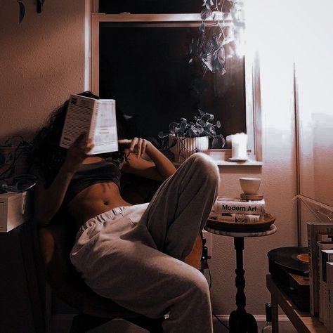 Aesthetic Character, Girl Reading Book, Vision Board Photos, Vision Board Pictures, College Aesthetic, Vision Board Manifestation, Dark Feminine Aesthetic, Woman Reading, Girl Reading