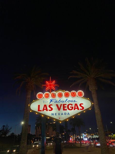 Las Vegas Sign Wallpaper Background 90s Las Vegas, Las Vegas 2000s, Vegas Sign Aesthetic, Vegas Aesthetic Wallpaper, Vegas Aesthetic Night, Las Vegas Aesthetic Night, Las Vegas Background, Vegas Background, Las Vegas Wallpaper