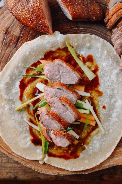 Mandarin Pancakes, Peking Duck Recipe, Duck Pancakes, Duck Breast Recipe, Wok Of Life, Peking Duck, Roast Duck, Duck Recipes, Thai Curry