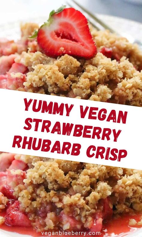 Closeup of vegan strawberry rhubarb crisp with fresh strawberry on top. Vegan Strawberry Rhubarb, Healthy Rhubarb Recipes, Rhubarb And Apple Crumble, Strawberry Rhubarb Cobbler, Rhubarb Crumble Recipes, Rhubarb Recipes Crisp, Strawberry Rhubarb Crumble, Strawberry Crisp, Strawberry Rhubarb Crisp