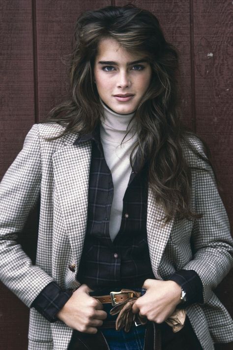 Brooke Shields, 1982 - Imgur Halloween Hairstyles For Women, Hairstyles For Women Easy, Brooke Shields Young, Halloween Hairstyles, 80s Fashion Trends, 80's Fashion, Vogue France, Fashion 80s, Brooke Shields