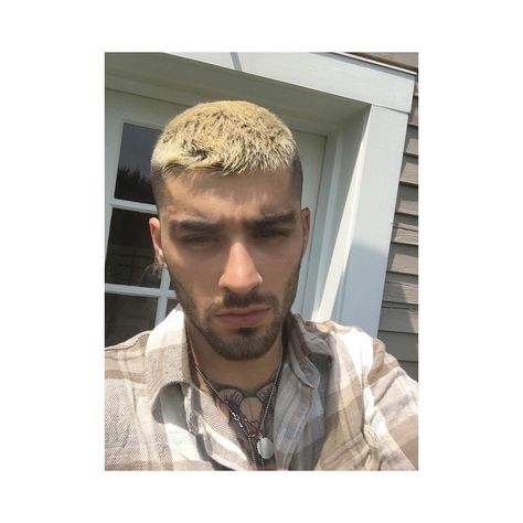 Yass zaddy Zayn Malik Blonde, Zayn Malik News, Hairstyles Zayn, Zayn Malik Hairstyle, Zayn Malik Style, Bald Look, Zayn Malik Photos, Zayn Malik Pics, Undercut Hairstyles