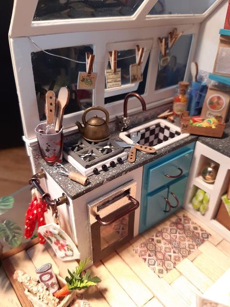 Miniature Kitchen Diy Cardboard, Jasons Kitchen Miniature, Minatures Dollhouse Diy, Clay Fairy House, Fairy House Diy, Mini Doll House, Miniature Dollhouse Furniture, Doll House Crafts, Barbie Doll House