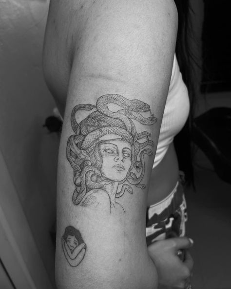 Pretty Medusa Tattoo, Medusa Tattoo Arm, Medusa Tattoo Design Simple, Small Medusa Tattoo, Unique Medusa Tattoo, Madussa Tattoo Design, Medusa Tattoo Design, Web Tattoo, Saved Tattoo