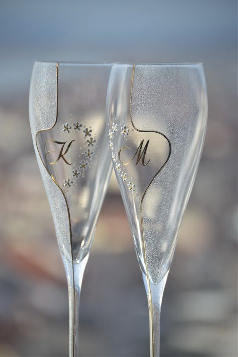 Bride And Groom Toasting Glasses, Wedding Champagne Glasses For Bride And Groom, Pearl Wedding Flutes, Bride Groom Champagne Glasses, Engagement Glasses Champagne Flutes, Bride And Groom Glasses Champagne Flutes, Wedding Toasting Glasses, Toasting Glasses, Bride And Groom Glasses