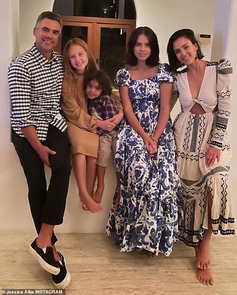 Jessica Alba Family, Thanksgiving Week, Jessica Alba Style, Black Pajamas, Stylish Mom, Grateful Thankful Blessed, Female Actresses, Jessica Alba, Look Alike