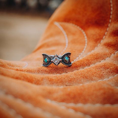 This stunning engagement ring features a kite set .5 carat princess cut center diamond accented with (2) square cut 3mm Kingman turquoise accents gives it that extra pop with a western tooled band. Available in 14k white or rose gold. Handmade takes time, Ready to Ship in 8-10 Weeks Diamond Specs: .5 carat approx 4.5 mm GIA Certified VS2+ Clarity Near Colorless Very Good-Excellent Cut Ring is approximately 6mm at widest point. Western Diamond Wedding Rings, Western Turquoise Rings, Western Wedding Bands Women, Western Engagement Rings Turquoise, Western Style Wedding Rings, Western Promise Rings, Western Rings Engagement, Western Wedding Rings Sets, Country Engagement Rings