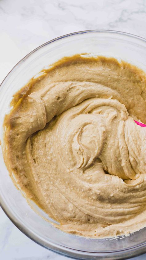 This Easy Vegan Peanut Butter Frosting is the perfect addition for vegan cupcakes, cakes or simply on its own. Made with coconut cream, peanut butter and powdered sugar. No one will even know it's vegan. Best Homemade Frosting, Vegan Peanut Butter Frosting, Frosting Without Butter, Best Frosting Recipe, Cupcake Toppings, Vegan Frosting, Pumpkin Curry, Vegan Chickpea, Homemade Frosting