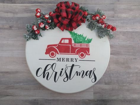 Red truck round door hangers by BuckeyeJamfarmhouse on Etsy Round Door Hangers, Cricut Decor, Circle Signs, Christmas Wooden Signs, Round Signs, Vinyl Wood, Cricket Ideas, Door Hangers Diy, Wooden Christmas Crafts