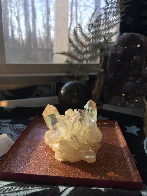 Witchy Crystals, Witch Crystals, Smudge Spray, Aura Quartz Cluster, Crystal Vibes, Bulletin Journal Ideas, Crystal Castle, Beautiful Crystals, Crystal System