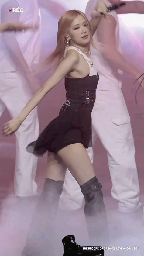 Blackpink Dress, Rose Video, Rose And Rosie, Rosé Edit, Dance Kpop, Cool Dance, Pretty Roses, Rosé Blackpink, Fancy Outfits