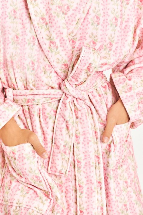 Bath Robes Aesthetic, Cute Robes For Women, Cute Bath Robe, Bath Robes, Cute Bathroom Robe, Bath Robe Aesthetic, Cute Robes, Loveshackfancy Pajamas, Love Shack Fancy Bath Robe