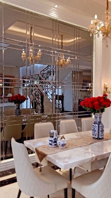 Dining Room Glass Wall Design, Dinning Mirror Design, Mirror Wall Decor Dining Room Modern, Dining Room Design Mirror, Dining Wall Mirror Design, Dining Room Mirrors Ideas, Dinning Room With Mirrors, Dining Room With Mirror Wall, Mirrors For Dining Room Wall