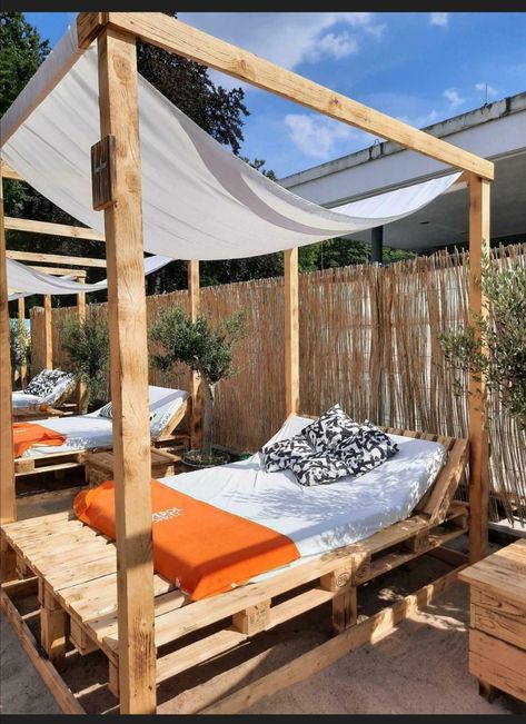 Outdoor Bed Diy, Diy Outdoor Bed, Outside Bed, Beach Cabana Ideas, Outdoor Daybed Diy, Outdoor Patio Ideas Backyards, Hot Tub Landscaping, Outdoor Living Space Design, Rooftop Terrace Design