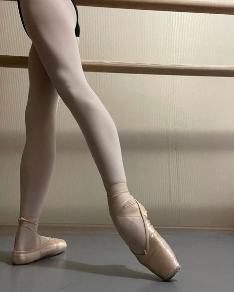 Dancer Lifestyle, Angelina Ballerina, Ballet Pointe Shoes, Ballet Beauty, Ballet Inspiration, Ballet Barre, Ballerina Style, Ballet School, Pretty Ballerinas