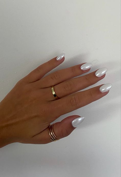 Basic Silver Nails, White Nails With White Chrome, White Crome Nails Almond With Design, Irredescent Nails White, Crome Nails Oval, Silver Pearl Nails, White Formal Nails, Perle Nails, Neutral Acrylics