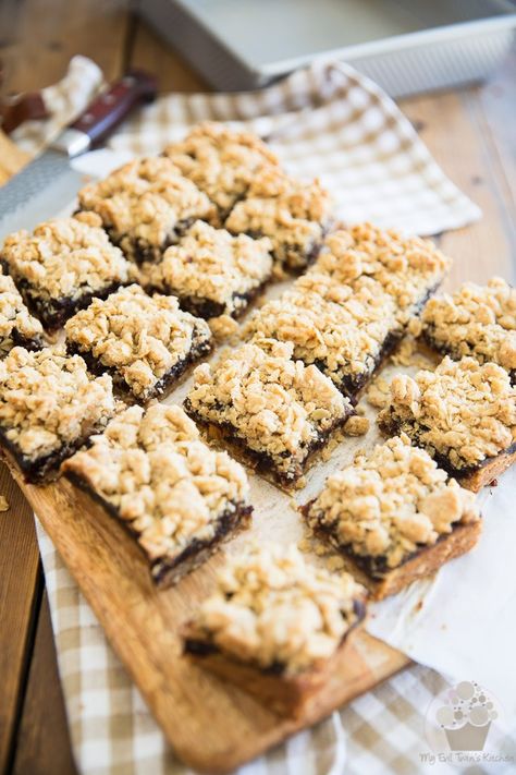 Date Recipes Desserts, Oatmeal Crust, Date Nut Bread, Dessert Squares, Date Cookies, Date Squares, Square Recipes, Date Recipes, Evil Twin