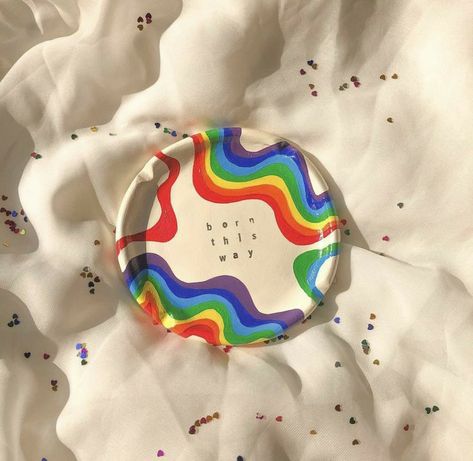 Pride Clay Ideas, Asbak Clay Aesthetic, Pride Ceramics, Diy Pride Crafts, Pride Crafts, Accessories Tray, Pride Diy, Pride Accessories, Happy Pride Month