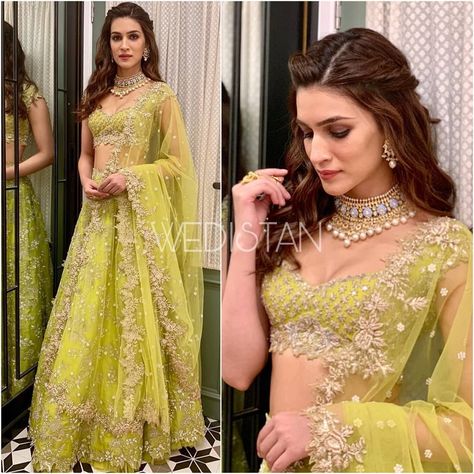 Hairstyle For Lehenga, Mayoon Dresses, Shadi Outfits, Lehenga Sari, Lehenga Hairstyles, Brother Wedding, Kriti Sanan, Saree Hairstyles, Engagement Hairstyles