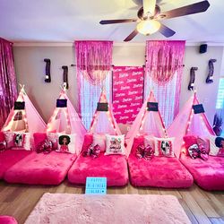 Barbie Party Ideas for a Girl Birthday | Catch My Party Barbie Sleepover Party, Barbie Slumber Party, Barbie Party Ideas, Makeup Birthday Party, Slumber Party Favors, Makeover Party, Slumber Party Invitations, Sleepover Invitations, Slumber Party Birthday