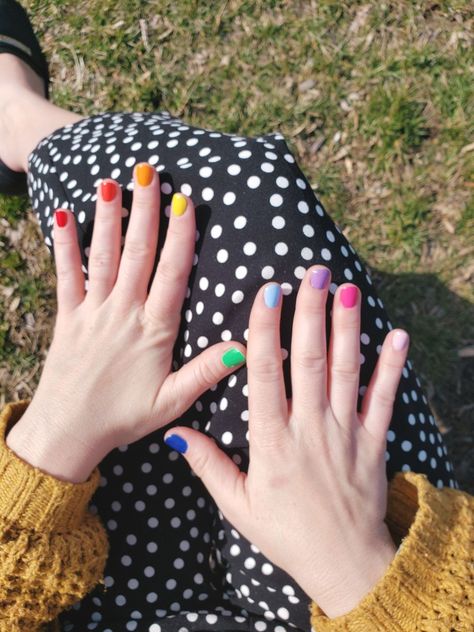 Trendy Multicolor Nails, Easy Pride Nails Short, Rainbow Nails Aesthetic, Rainbow Nails Simple, Lesbian Manicure Nails, Short Nails Rainbow, Nail Ideas Polish, Sapphic Nails, Subtle Rainbow Nails