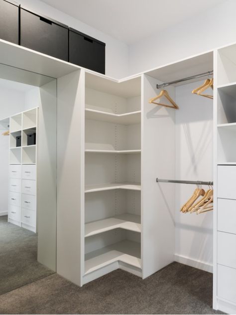 Corner Shelves Walk In Closet, Open Shelving Master Closet, Corner Closet Space Ideas, Corner Shelving Closet, Wardrobe With Display Shelves, Walk In Closet With Corner Shelves, Walk In Closet Corners, Closet With Corner Shelves, Triangle Closet Organization