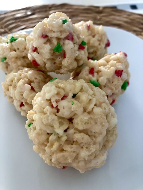 White Chocolate Rice Krispie Balls, Rice Krispie Treats With White Chocolate, White Chocolate Rice Krispie Treats, Rice Crispies Recipe, Krispie Treats Christmas, Rice Krispie Treats Christmas, Rice Crispy Treats Recipe, Chocolate Rice Krispies, Chocolate Rice Krispie Treats