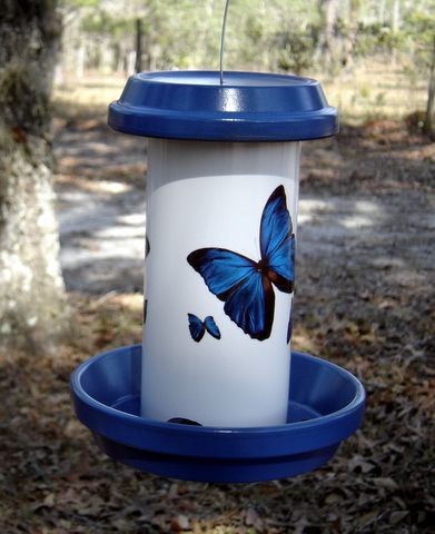 Awesome PVC pipe bird feeders and houses Pvc Garden, Clay Dishes, Make A Bird Feeder, Clay Pot Projects, Pvc Pipe Crafts, Pvc Pipe Projects, Bird House Feeder, Pvc Projects, Bird House Kits