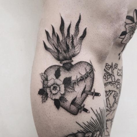 ⋆ ❀ steph black ❀ ⋆’s Instagram photo: “Gritty sacred heart for Rob 🖤” Sacred Heart Tattoo, Sacred Heart Tattoos, Slc Utah, Religious Tattoo, Jesus Tattoo, Gorgeous Tattoos, Sternum Tattoo, Traditional Tattoo Art, Dainty Tattoos