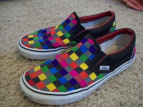 Checkered Vans done with Sharpie markers. Sharpie Shoes, Rainbow Vans, Custom Vans Shoes, Painting Shoes, Painted Shoes Diy, Custom Painted Shoes, Diy Sneakers, Checkered Vans, Sharpie Markers