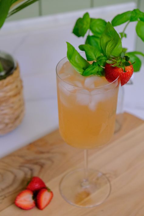 This Strawberry Basil Spritz is the essence of all things summer! With one of my favorite flavor pairings of the season... Basil Spritz, Basil Syrup Recipe, Basil Simple Syrup, Breakfast Cocktails, Strawberry Basil, Simple Syrup Recipes, Spring Cocktails, Strawberry Slice, Cocktail Dinner