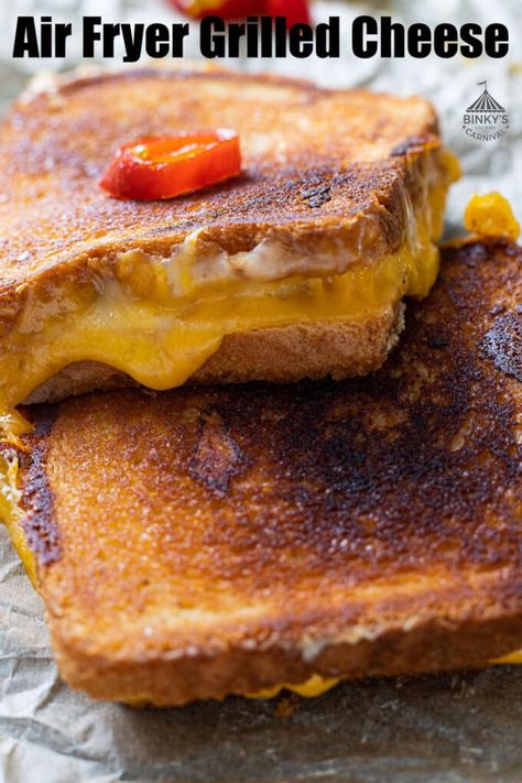 Jalapeno Grilled Cheese, Spicy Grilled Cheese, Cheesy Recipes Easy, Air Fryer Grilled Cheese, Grilled Cheese Sandwich Recipe, Sandwich Cheese, Candied Jalapenos, Perfect Grilled Cheese, Pizza Grilled Cheese