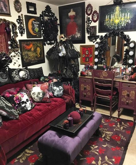 Gothic Dorm Room Aesthetic, Alternative Bedroom, Glamour Ghoul, Gothic Decor Bedroom, Gothic Room, Fun Room, Room Things, Gothic Bedroom, Bedroom Aesthetics