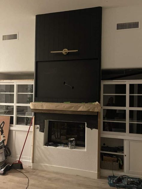 Diy Black Fireplace, Fireplace With Cabinets, Living Room Built In Cabinets, Reclaimed Wood Mantle, Diy Shiplap Fireplace, Painted Built Ins, White Built Ins, Flip House, Wood Mantle