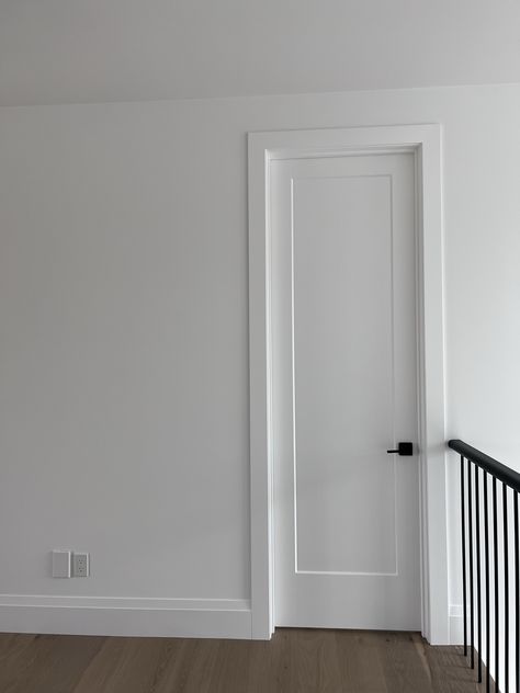 Modern Shaker Doors, Eased Edge Casing, Contemporary Baseboard Flat Door Trim Ideas, Trim Designs Baseboards, Contemporary Trim Ideas, Trim And Casing Ideas, Modern Interior Door Frames, Interior Design Doors Modern, Modern Architrave Door Frames, Base And Case Trim Ideas, Thick Baseboards And Trim