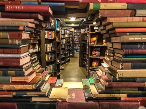 @never_unpacking on Instagram: "What’s the coolest bookstore you’ve encountered while traveling? For me, it’s The Last Bookstore (that’s the name) in Los Angeles which has became one of the largest independent bookstores in the world still standing. 📖 📚 🤓" @lastbookstorela The Last Bookstore Los Angeles, Last Bookstore Los Angeles, Bookstore Photos, Cal State La, Los Angeles Library, Bookshop Café, Bookstore Design, The Last Bookstore, Los Angeles Aesthetic