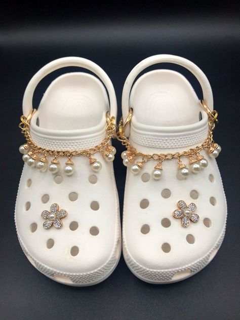 Crocs With Pearls, Wedding Crocs, Croc Chain, Outfit Themes, Cool Crocs, Crocs With Charms, Pearl Gold Chain, Crocs Fashion, Shoe Decorations