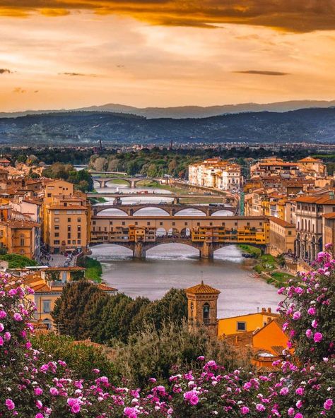 Florence Italy Tours, Beautiful Castles, Florence Italy, Henri Matisse, Best Cities, Beautiful Islands, Toscana, Italy Travel, Beautiful Destinations