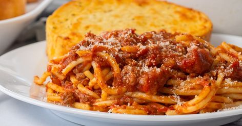 School Cafeteria Spaghetti 12 Tomatoes, School Cafeteria Spaghetti, Cafeteria Spaghetti, School Cafeteria Recipes, Cafeteria Recipes, Spaghetti With Meat Sauce, Spaghetti With Meat, Pasta Casseroles, Chicken Bullion