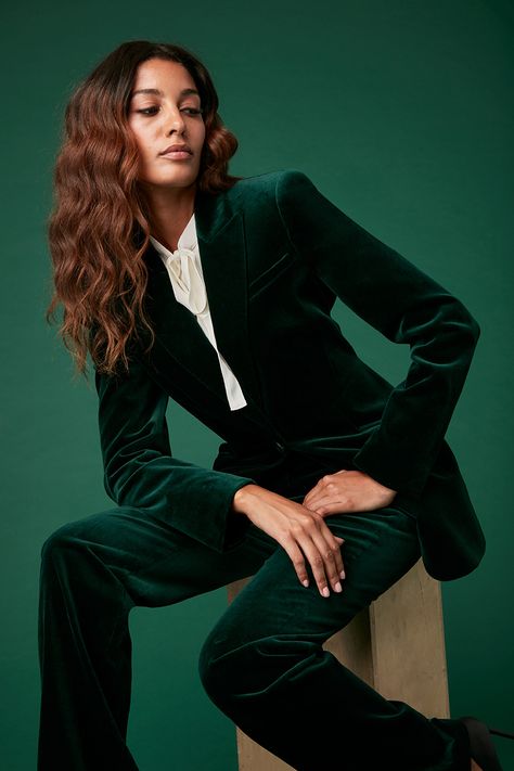 Suede Suits Women, Dark Green Formal Outfit, Emerald Green Pant Suit, Emerald Green Womens Suit, Forest Green Suit For Women, Dark Green Suit Women, Dark Green Suit For Women, Emerald Green Suit For Women, Emerald Green Blazer Outfit