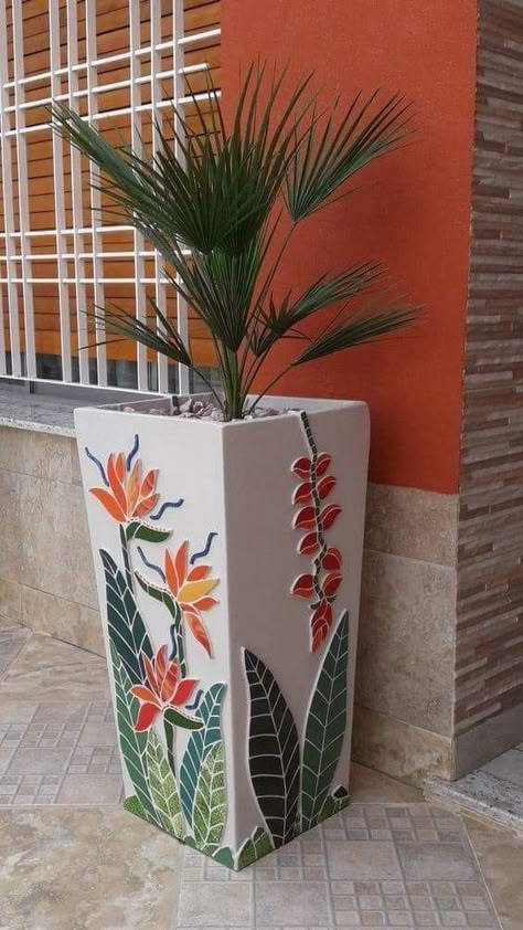 Fabrikasi Logam, Mosaic Planters, Mosaic Art Diy, Mosaic Pots, Mosaic Flower Pots, Mosaic Garden Art, Mosaic Art Projects, Mosaic Tile Art, Glass Mosaic Art