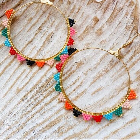 Huggie Earrings Gold, Pumpkin Earrings, Dragonfly Earrings, Heart Drop Earrings, Pearl Hoop Earrings, Beaded Jewelry Patterns, Beaded Hoop Earrings, Beaded Hoops, Seed Pearl