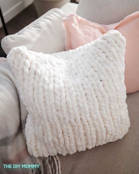 How to Knit a Chunky Pillow for Beginners: No Needles Required! | The DIY Mommy Chunky Knit Throw Pillow, Hand Knit Chunky Pillow, Crochet Pillow Patterns Free Chunky Yarn, Chunky Knit Animals, How To Make A Chunky Blanket By Hand, Chunky Yarn Projects, Arm Knitting Blanket Diy, Chunky Wool Crochet, Chunky Pillow