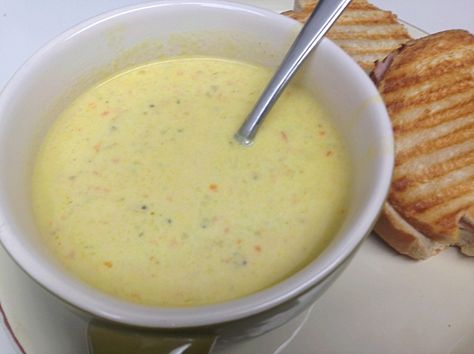 Cream of Jalapeno Soup (We had something like this at Murphy's Law in Bryan)  It was so good. Cream Of Jalapeno Soup, Jalapeño Soup, Christmas Soup, Soups Stews Chilis, Soup Appetizers, Savory Soups, Soup Dinner, Soup And Stew, Dinner Appetizers