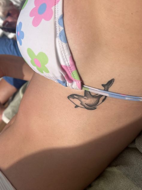 Dainty Orca Tattoo, Tattoo Ideas Orca, Orca Tattoo Back, Cute Orca Tattoo, Tiny Orca Tattoo, Orca Tatoos, Small Orca Tattoo, Ovean Tattoos, Marine Tattoos For Women